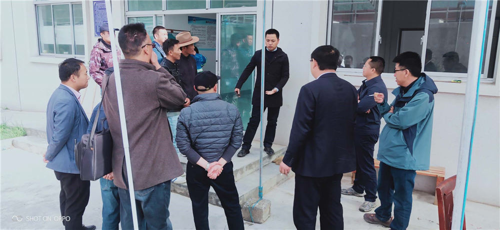 西南督查組在自治區(qū)、日喀則市、吉隆縣、吉隆鎮(zhèn)有關(guān)領(lǐng)導(dǎo)的陪同下對吉隆鎮(zhèn)污水處理廠檢查工作